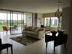 4160 Steamboat Bend E in Ft. Myers, FL - Building Photo