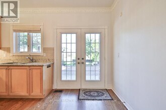 37 Castlegate Blvd in Brampton, ON - Building Photo - Building Photo