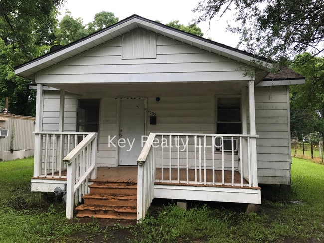 property at 1005 Stracener St