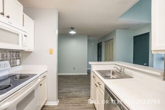 2011 N Hwy 17 in Mount Pleasant, SC - Building Photo - Building Photo