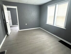 909 W 17th St, Unit A in Erie, PA - Foto de edificio - Building Photo