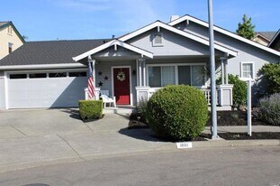 1801 Foxboro St in Petaluma, CA - Building Photo