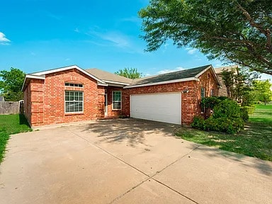 210 Maplecrest Dr in Desoto, TX - Building Photo - Building Photo
