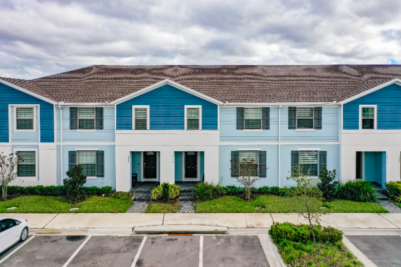 2415 Dubai St in Kissimmee, FL - Building Photo