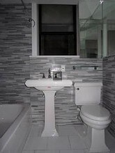 206 E 83rd St-Unit -1E in New York, NY - Building Photo - Building Photo