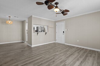 2421 Beachview Dr in Ocean Springs, MS - Foto de edificio - Building Photo