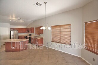 15710 N 34th St in Phoenix, AZ - Building Photo - Building Photo