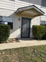 21225 Campo Ct, Unit B in Tehachapi, CA - Building Photo