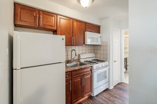 114-120 Montgomery Street Apartments in Bloomfield, NJ - Building Photo