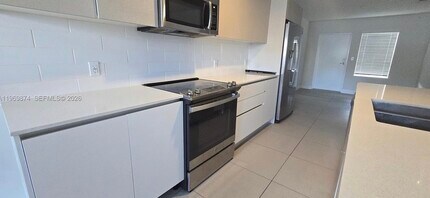 2535 NE 193rd St, Unit 3104 in Miami, FL - Building Photo - Building Photo