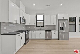 521 N Martel Ave in Los Angeles, CA - Building Photo - Building Photo