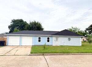 5503 Bertellis Ln in Houston, TX - Building Photo - Building Photo