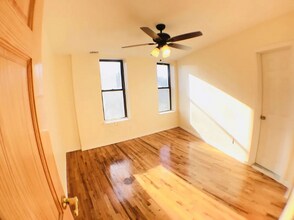 353 Ocean Ave, Unit 4a in Brooklyn, NY - Foto de edificio - Building Photo