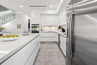 325 SW 16th St in Fort Lauderdale, FL - Foto de edificio - Building Photo