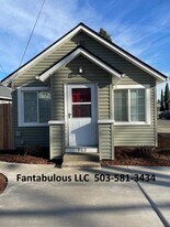 962 Park Ave NE in Salem, OR - Building Photo
