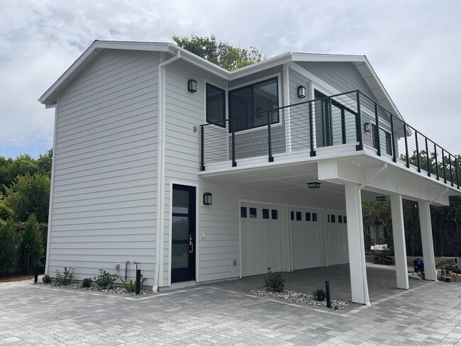 313 Sunset Dr in Encinitas, CA - Building Photo - Building Photo