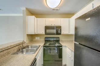 Spring Hill Village Apartments in Crosby, TX - Foto de edificio - Building Photo