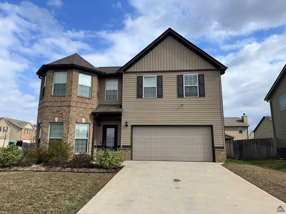 191 Amelia Dr in Byron, GA - Building Photo