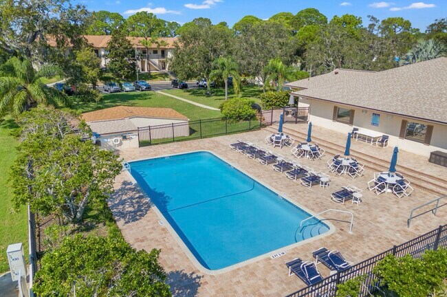 1662 Seascape Cir in Tarpon Springs, FL - Building Photo - Building Photo