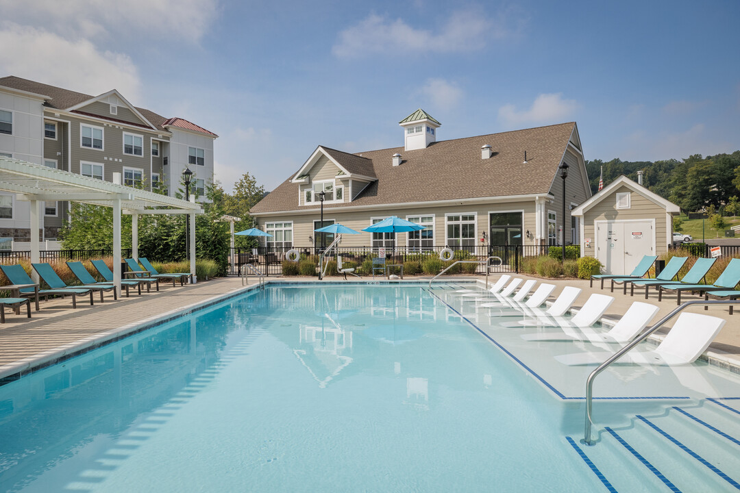 Molly Brook on Belmont in North Haledon, NJ - Foto de edificio