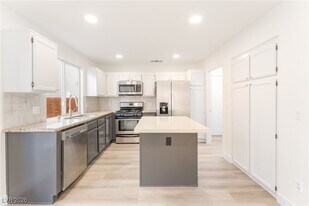 1813 Navajo Lake Way in Las Vegas, NV - Building Photo