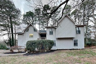 2861 Hadrian Dr SW in Snellville, GA - Building Photo