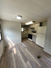 1100 Pines Rd in Etters, PA - Foto de edificio - Building Photo