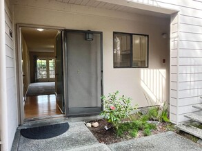 652 Vía Casitas in Kentfield, CA - Building Photo - Building Photo