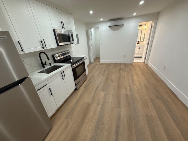 1282 NW 35th St in Miami, FL - Building Photo - Building Photo