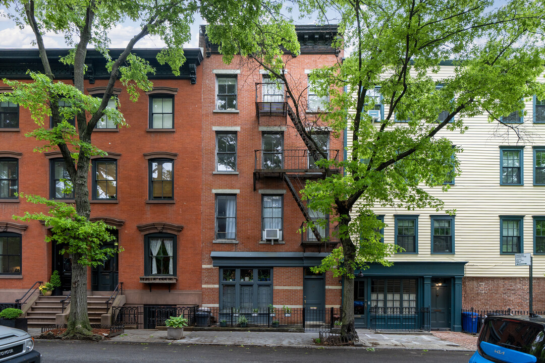 35 Cranberry Street in Brooklyn, NY - Building Photo