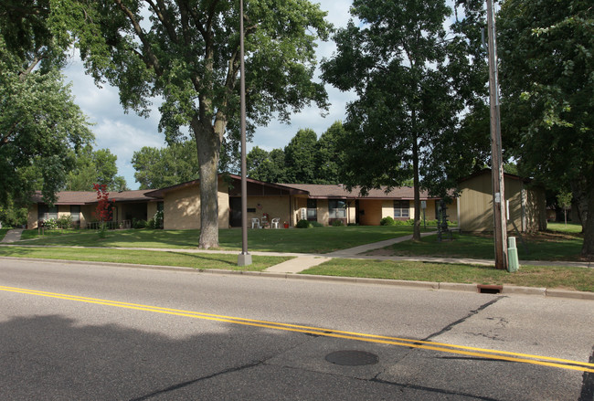 Sunshine Courts in New Richmond, WI - Building Photo - Building Photo