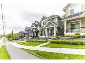 2916 160 St in Surrey, BC - Building Photo