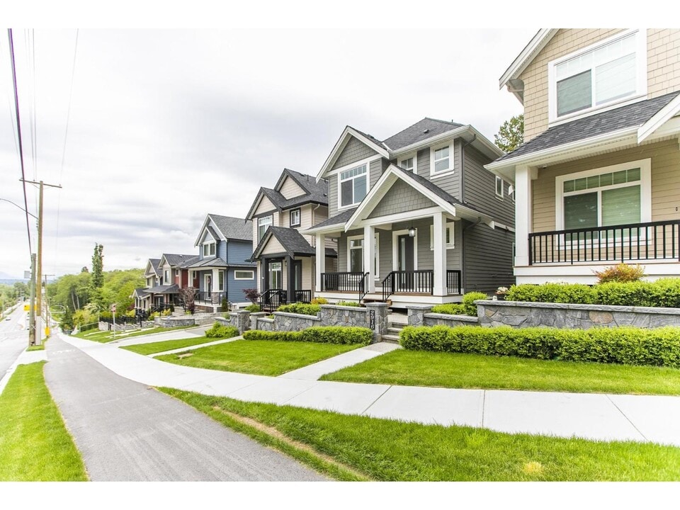 2916 160 St in Surrey, BC - Building Photo