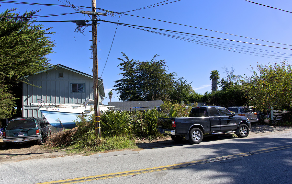 690 37th Ave in Santa Cruz, CA - Building Photo