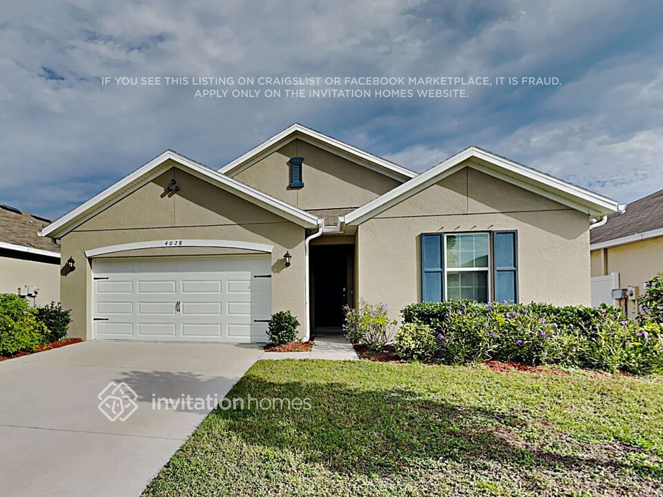 4028 Willow Walk Dr in Palmetto, FL - Building Photo