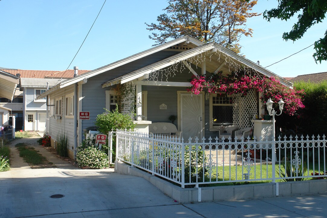 506 E Santa Barbara St in Santa Paula, CA - Building Photo