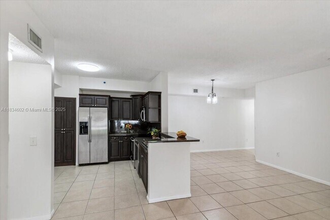 6952 SW 39th St, Unit C105 in Davie, FL - Building Photo - Building Photo