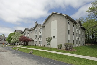 Maple Crest 55+ Adult Community in Port Washington, WI - Foto de edificio - Building Photo