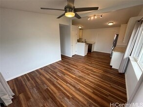 1460 Hoohulu St in Pearl City, HI - Building Photo - Building Photo