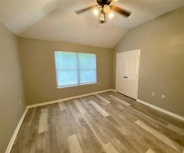 5710 Lark Creek Dr in Austin, TX - Building Photo - Building Photo