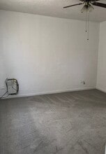 236 Smith Way, Unit 2 in Pittsburgh, PA - Foto de edificio - Building Photo