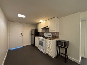6819 Linden Av in Burnaby, BC - Building Photo - Building Photo