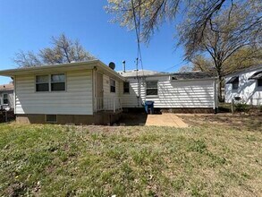 10168 Cabot Dr in St. Louis, MO - Building Photo - Building Photo