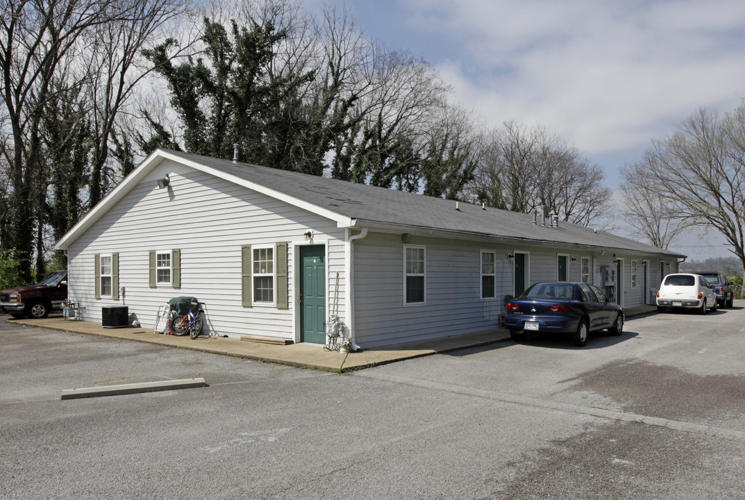 1688 Hampshire Pike in Columbia, TN - Foto de edificio