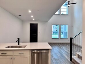 609 Friendswood Dr in Plano, TX - Foto de edificio - Building Photo