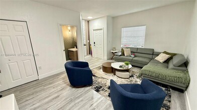 5725 NW 114th Path in Doral, FL - Building Photo - Building Photo