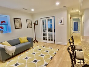 1663 Newton St NW, Unit 1 in Washington, DC - Foto de edificio - Building Photo