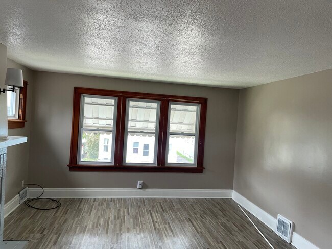 45 Bellwood Ave, Unit 2 in Buffalo, NY - Foto de edificio - Building Photo
