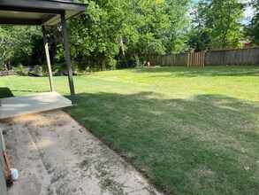 1002 Glencrest Ln in Longview, TX - Building Photo - Building Photo