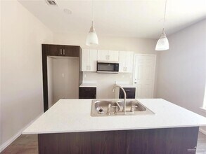 1416 Vani Dr, Unit 4 in Weslaco, TX - Foto de edificio - Building Photo